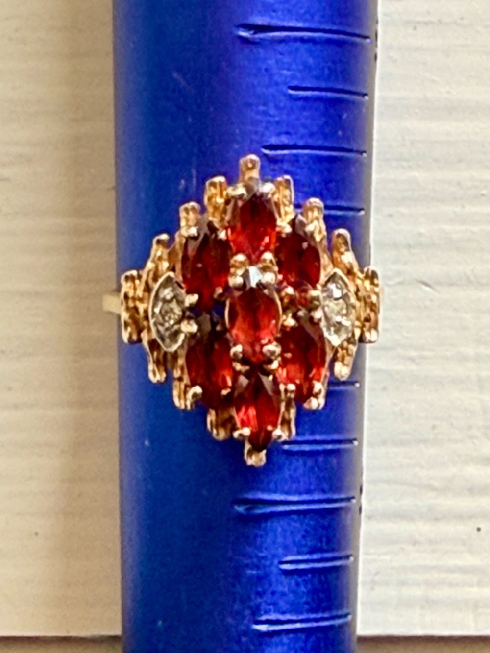 Elegant Gold Ring with Deep Red Garnet Stones - Picture 5 of 7